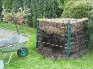 czego potrzebujemy w ogrodzie kompostownik