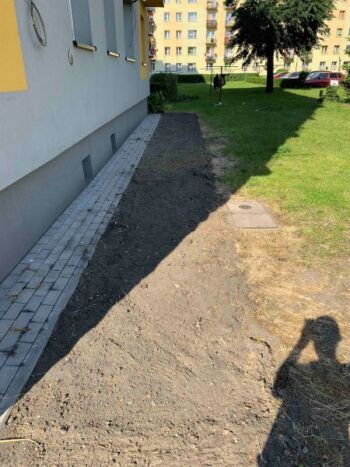 ogródek czekający na posadzenie róż